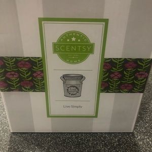 Scentsy Wax Warmer Live Simply.  New in box